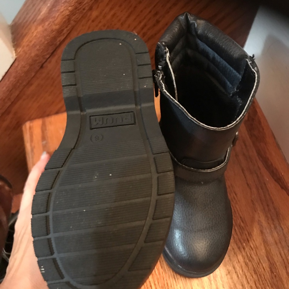 RUUM girls boots